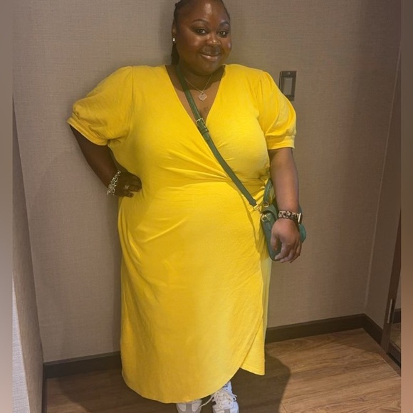 Chic yellow faux Wrap Dress - Picture 3 of 6